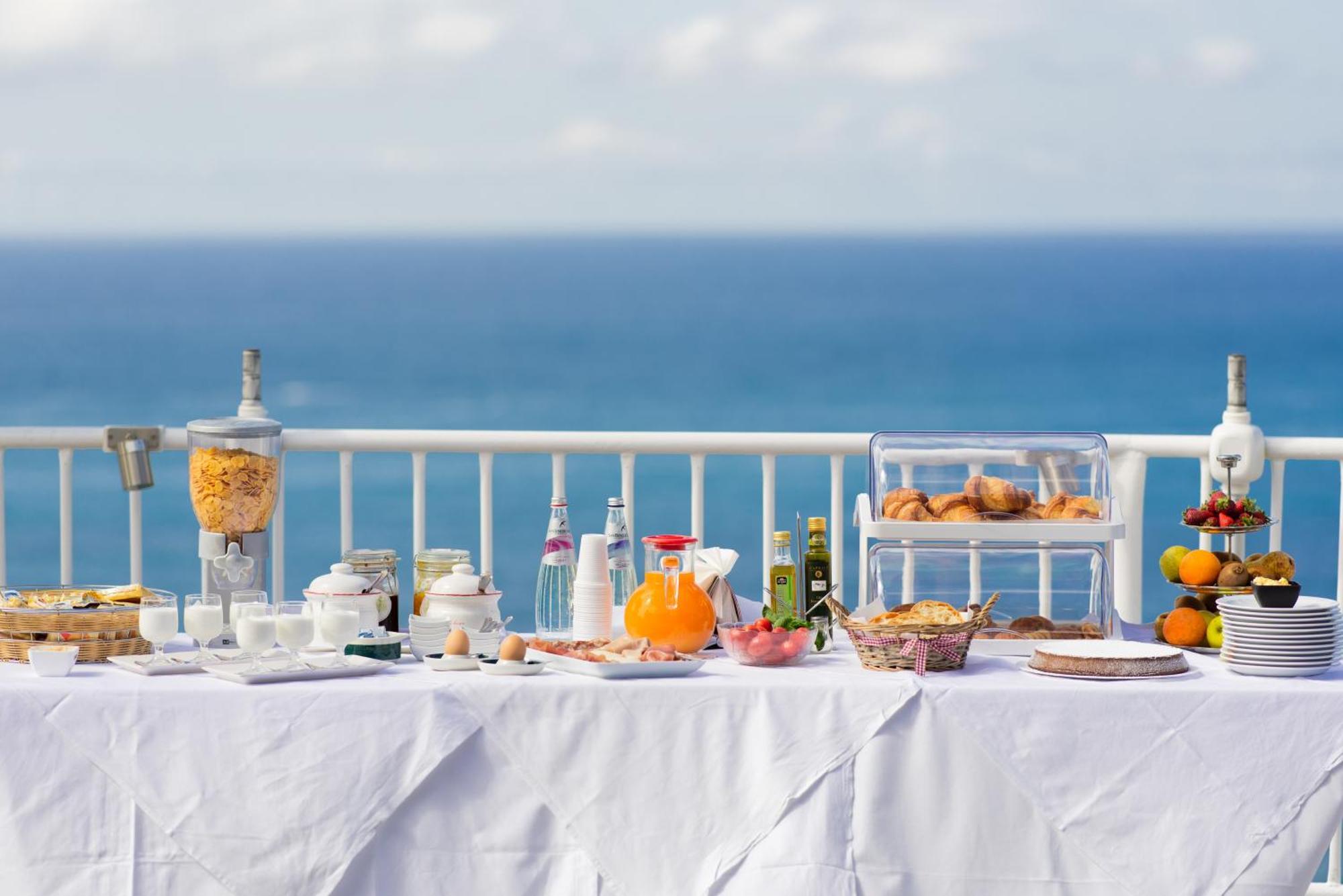 Hotel Villa Sirena Sant'Angelo  Екстериор снимка