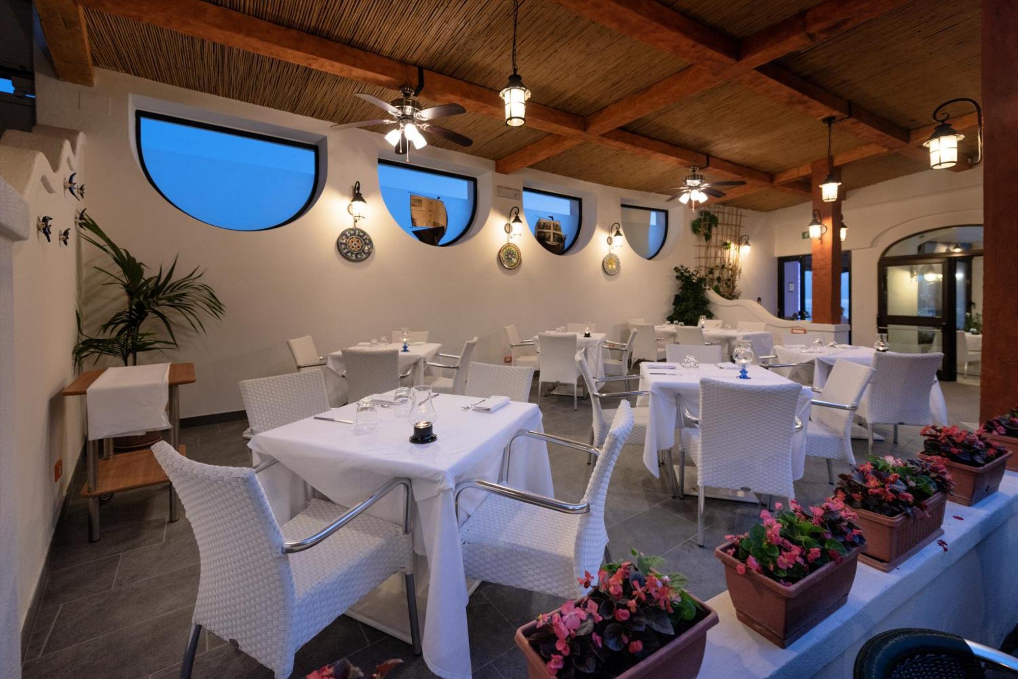 Hotel Villa Sirena Sant'Angelo  Екстериор снимка