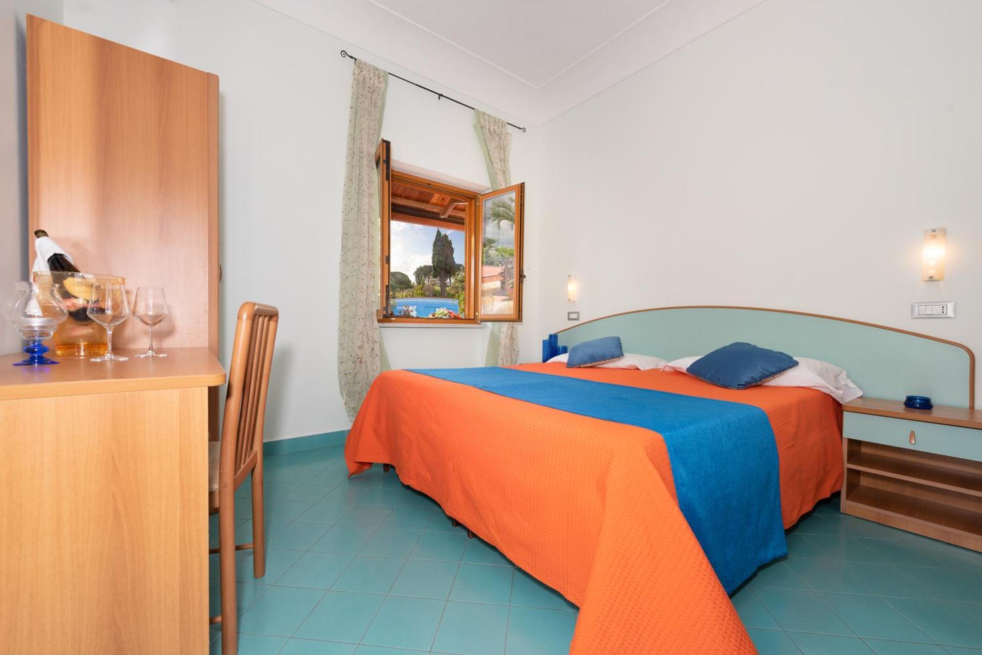 Hotel Villa Sirena Sant'Angelo  Екстериор снимка