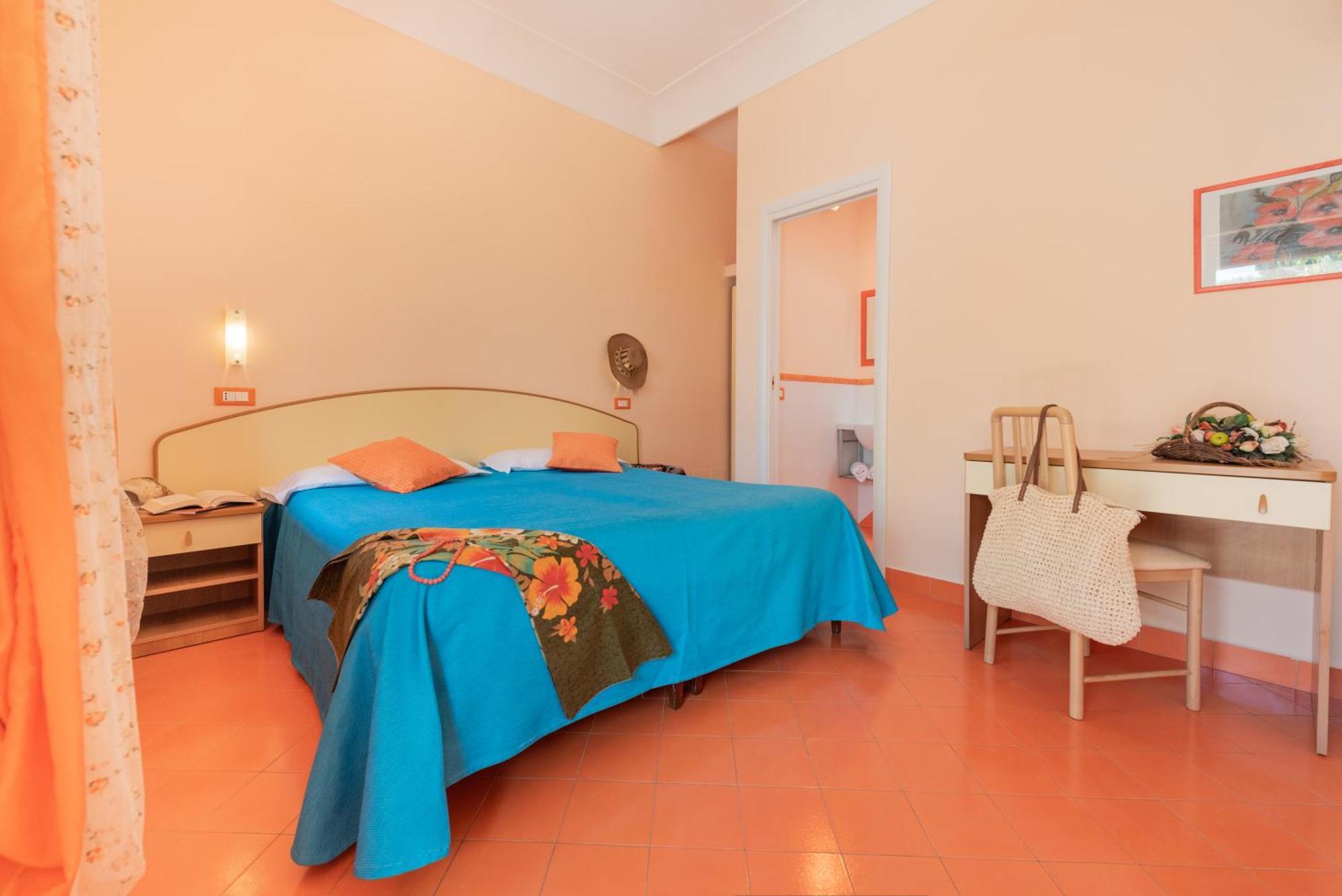 Hotel Villa Sirena Sant'Angelo  Екстериор снимка