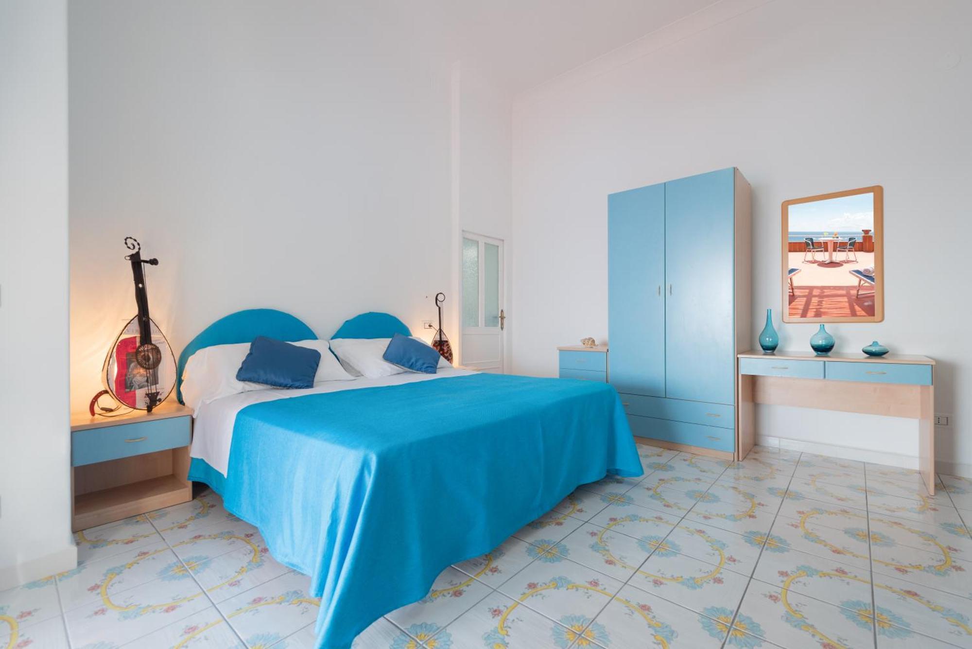 Hotel Villa Sirena Sant'Angelo  Екстериор снимка