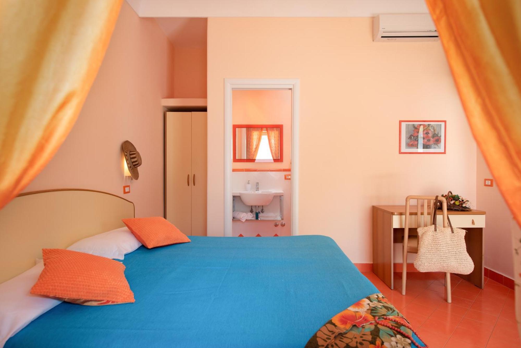 Hotel Villa Sirena Sant'Angelo  Екстериор снимка