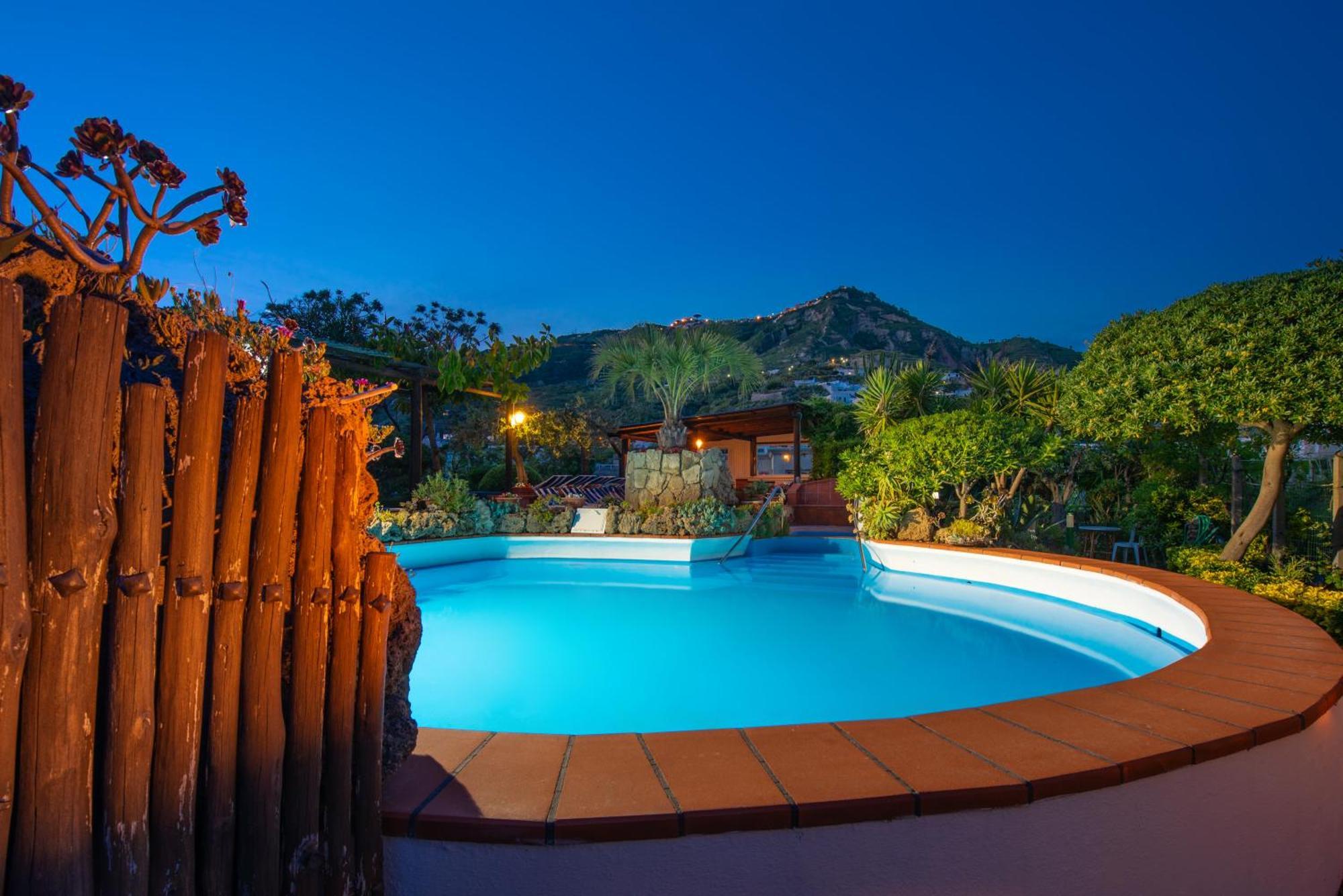 Hotel Villa Sirena Sant'Angelo  Екстериор снимка