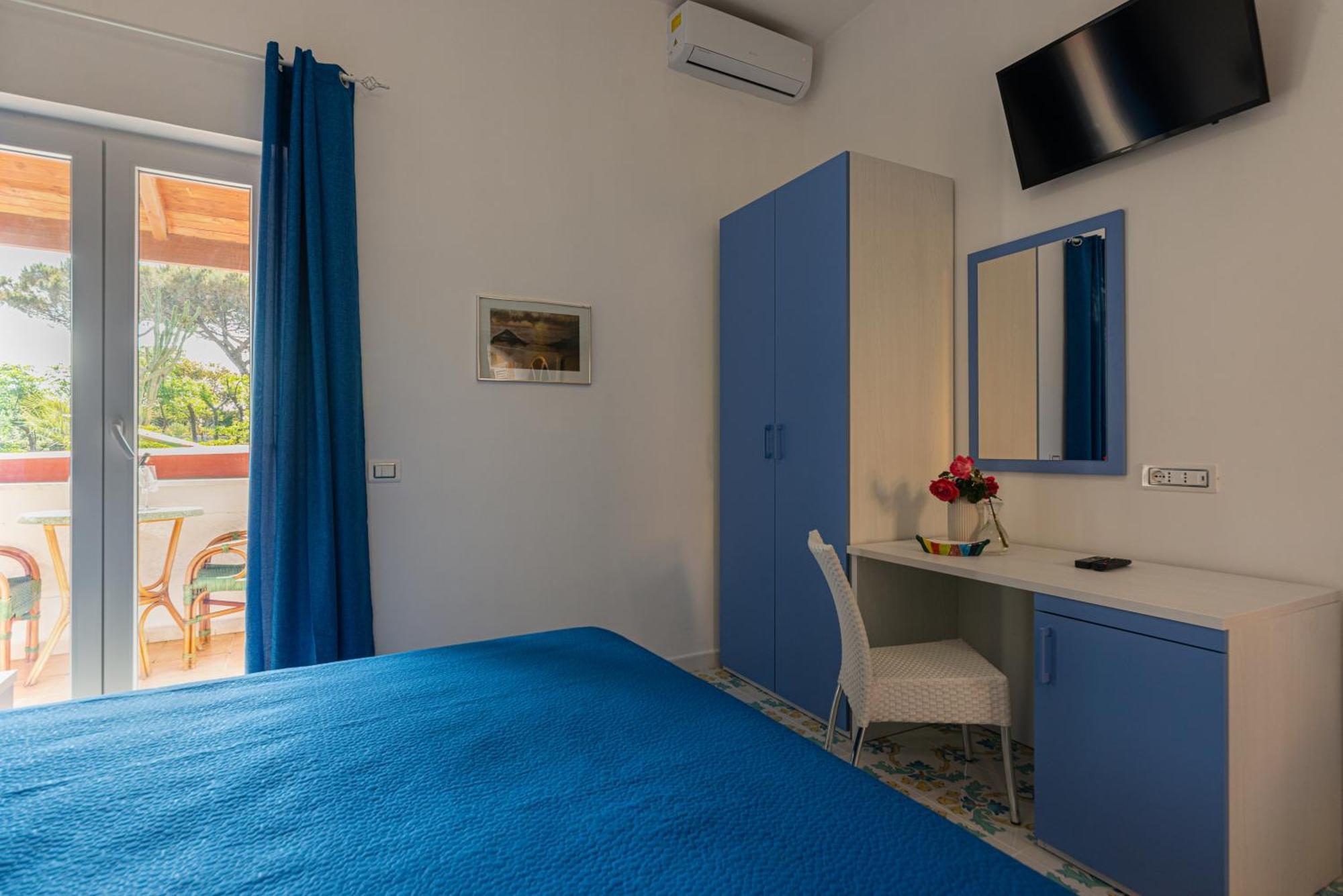 Hotel Villa Sirena Sant'Angelo  Екстериор снимка