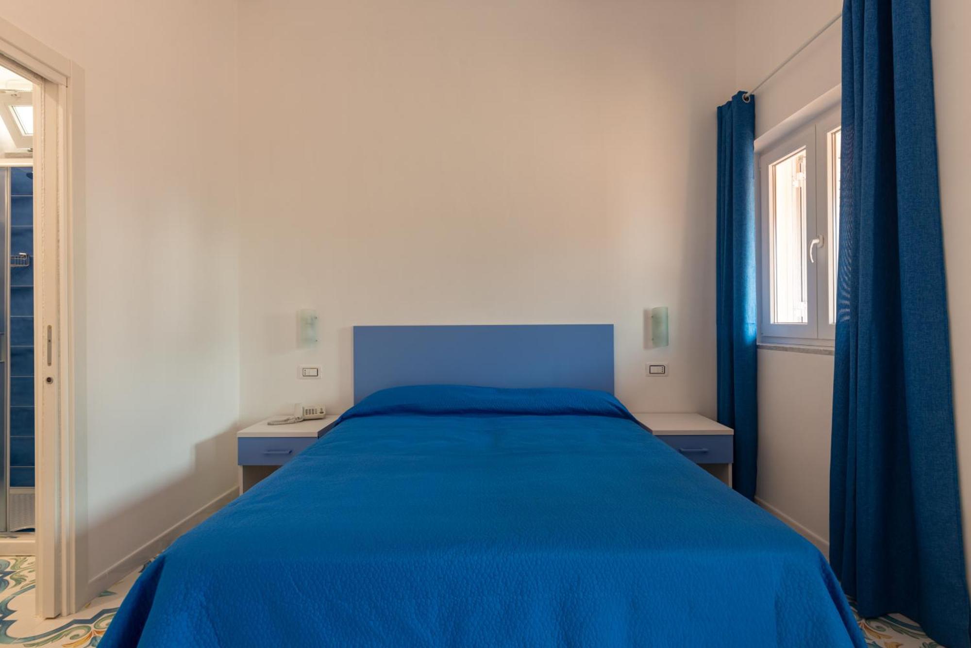 Hotel Villa Sirena Sant'Angelo  Екстериор снимка