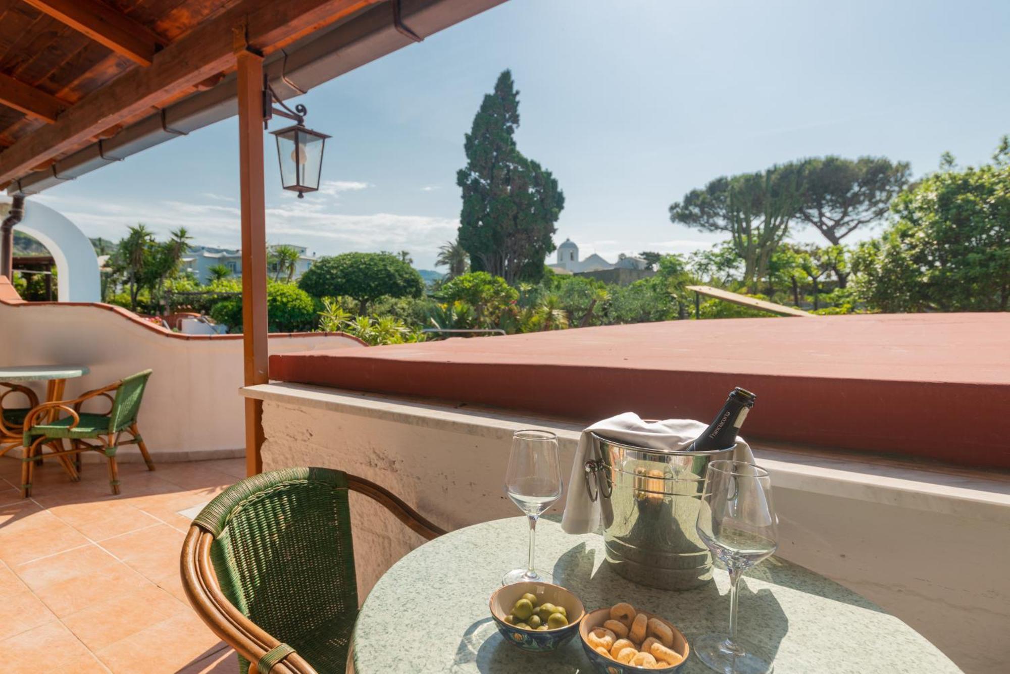Hotel Villa Sirena Sant'Angelo  Екстериор снимка