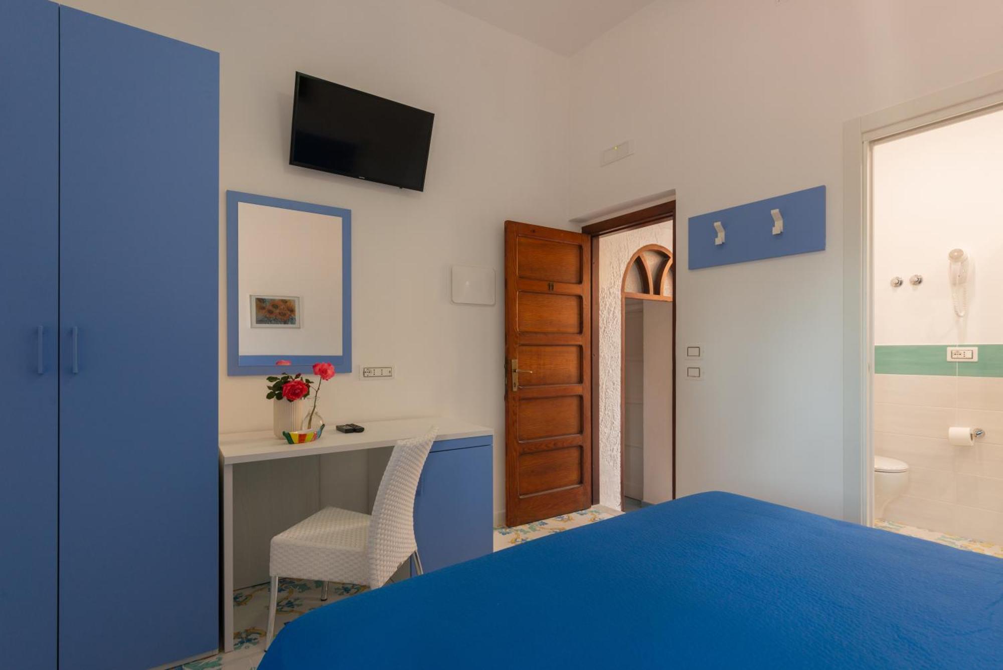 Hotel Villa Sirena Sant'Angelo  Екстериор снимка