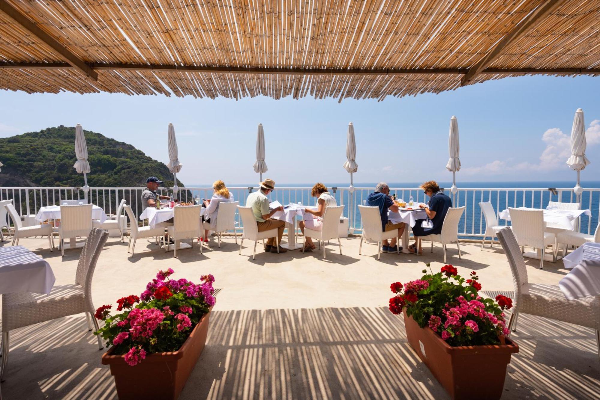 Hotel Villa Sirena Sant'Angelo  Екстериор снимка