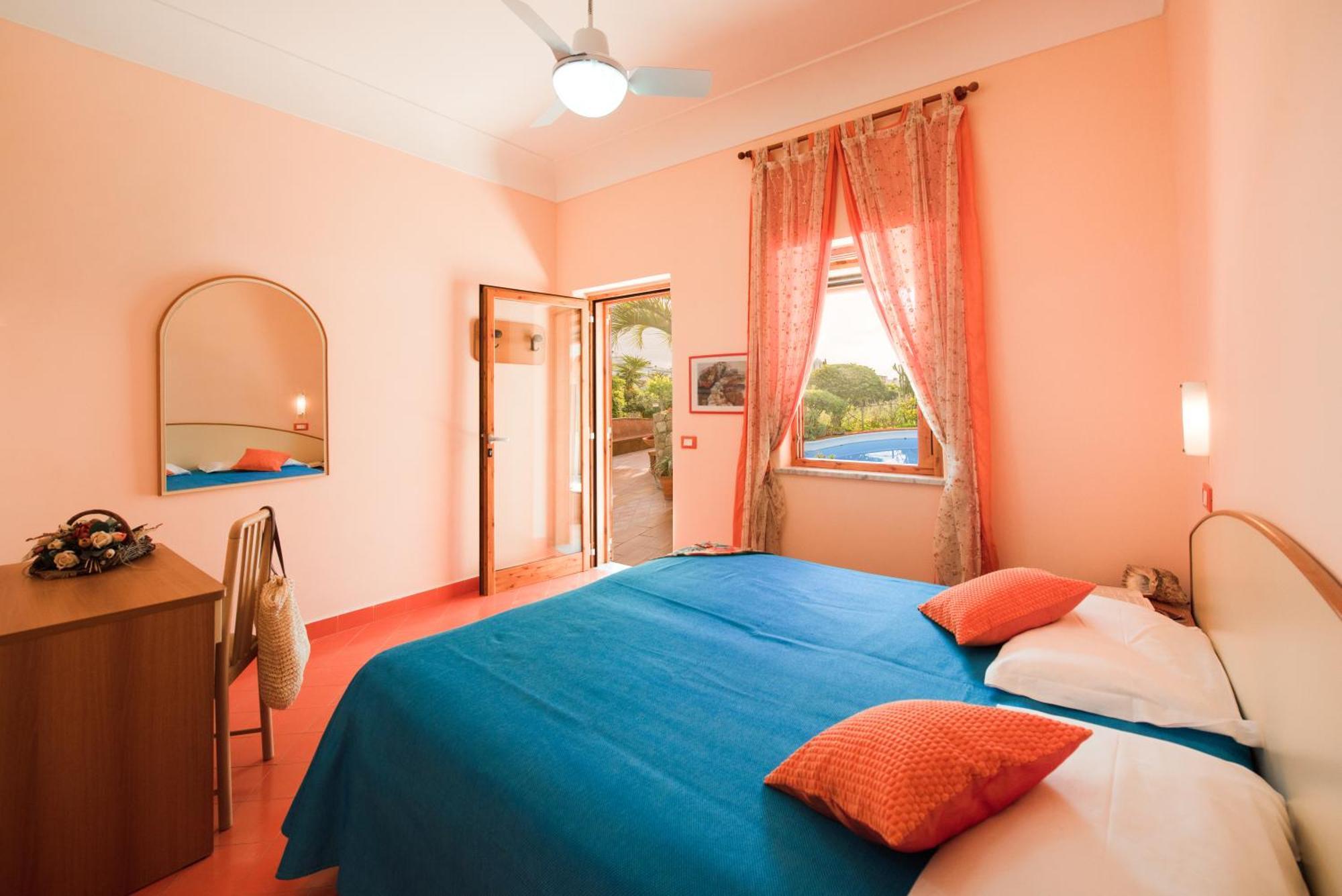 Hotel Villa Sirena Sant'Angelo  Екстериор снимка