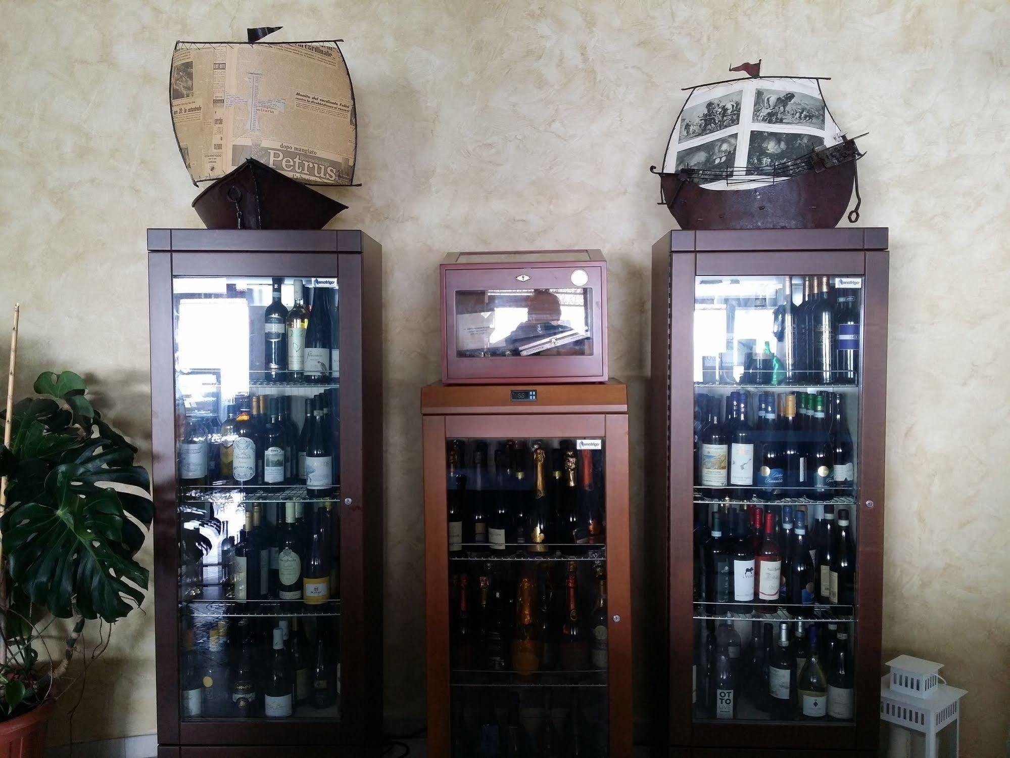Hotel Villa Sirena Sant'Angelo  Екстериор снимка