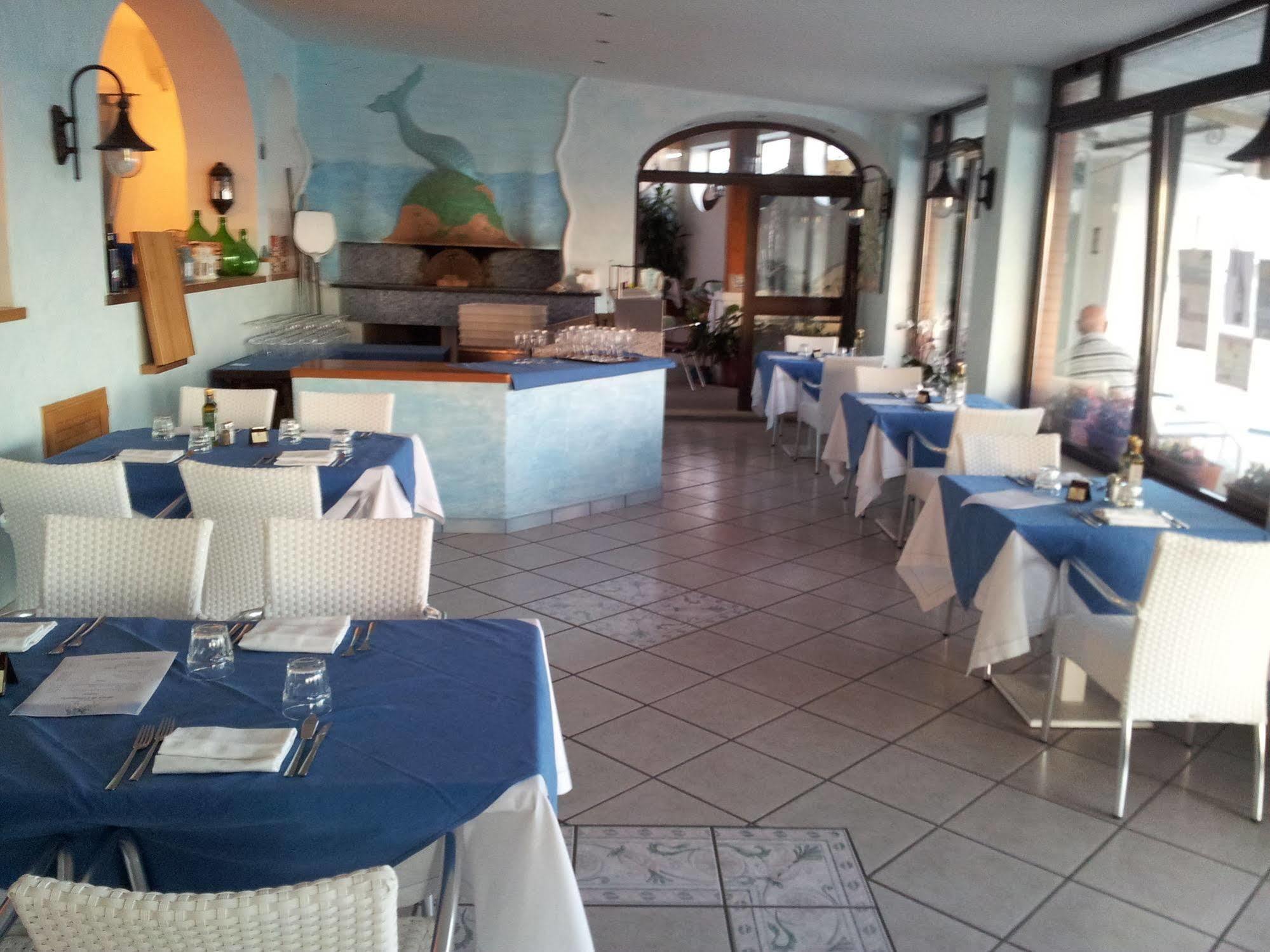 Hotel Villa Sirena Sant'Angelo  Екстериор снимка