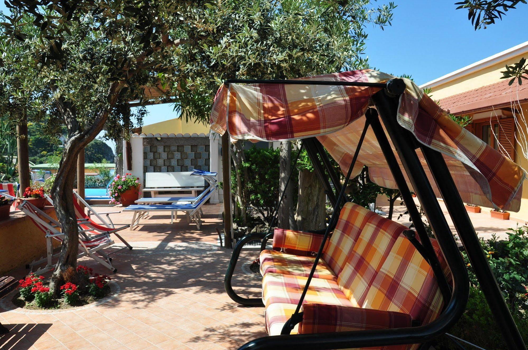 Hotel Villa Sirena Sant'Angelo  Екстериор снимка